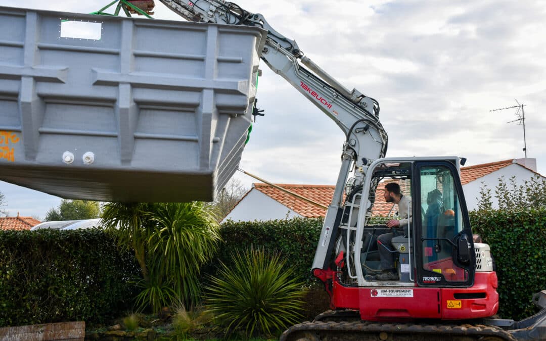 Livraison et mise en place d’une piscine coque polyester