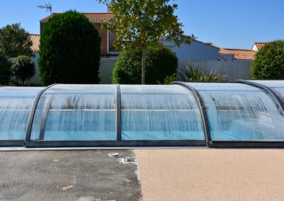PLAGE PISCINE EN MOQUETTE DE PIERRE